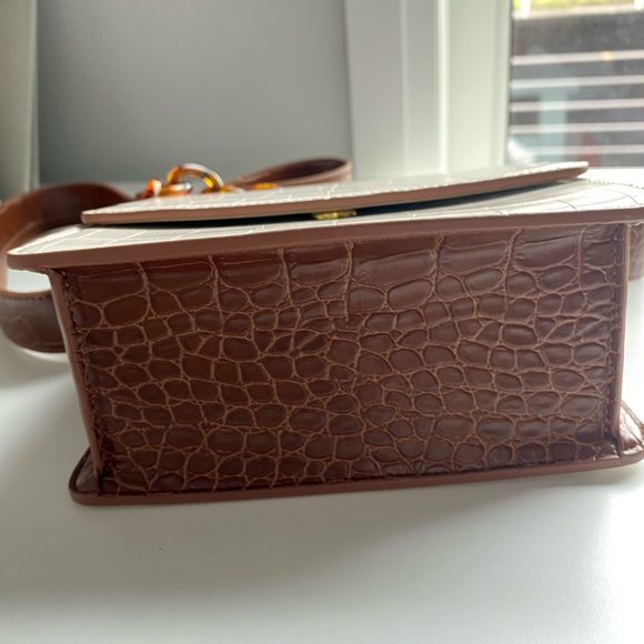 JW PEI The Fae Acrylic Chain Top Handle Bag - Beige & Brown Croc × 1 - Picture 8 of 10